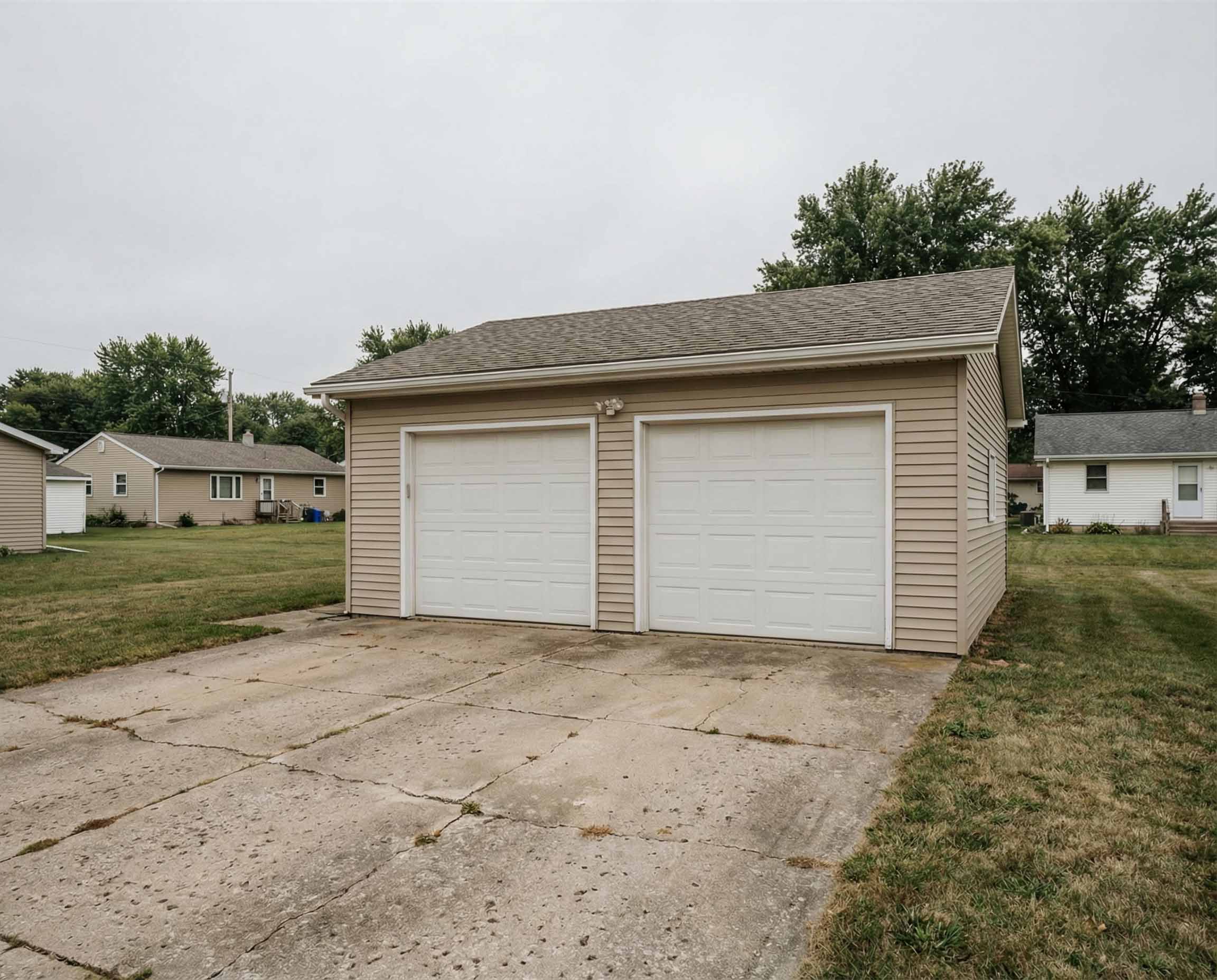 Garage door hardware repair – Sarasota